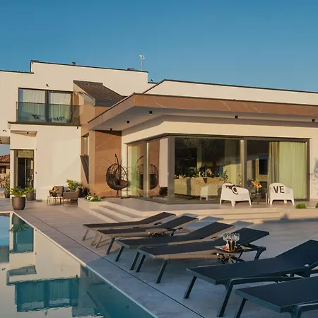 Kim With Pool And - Happy Villa *